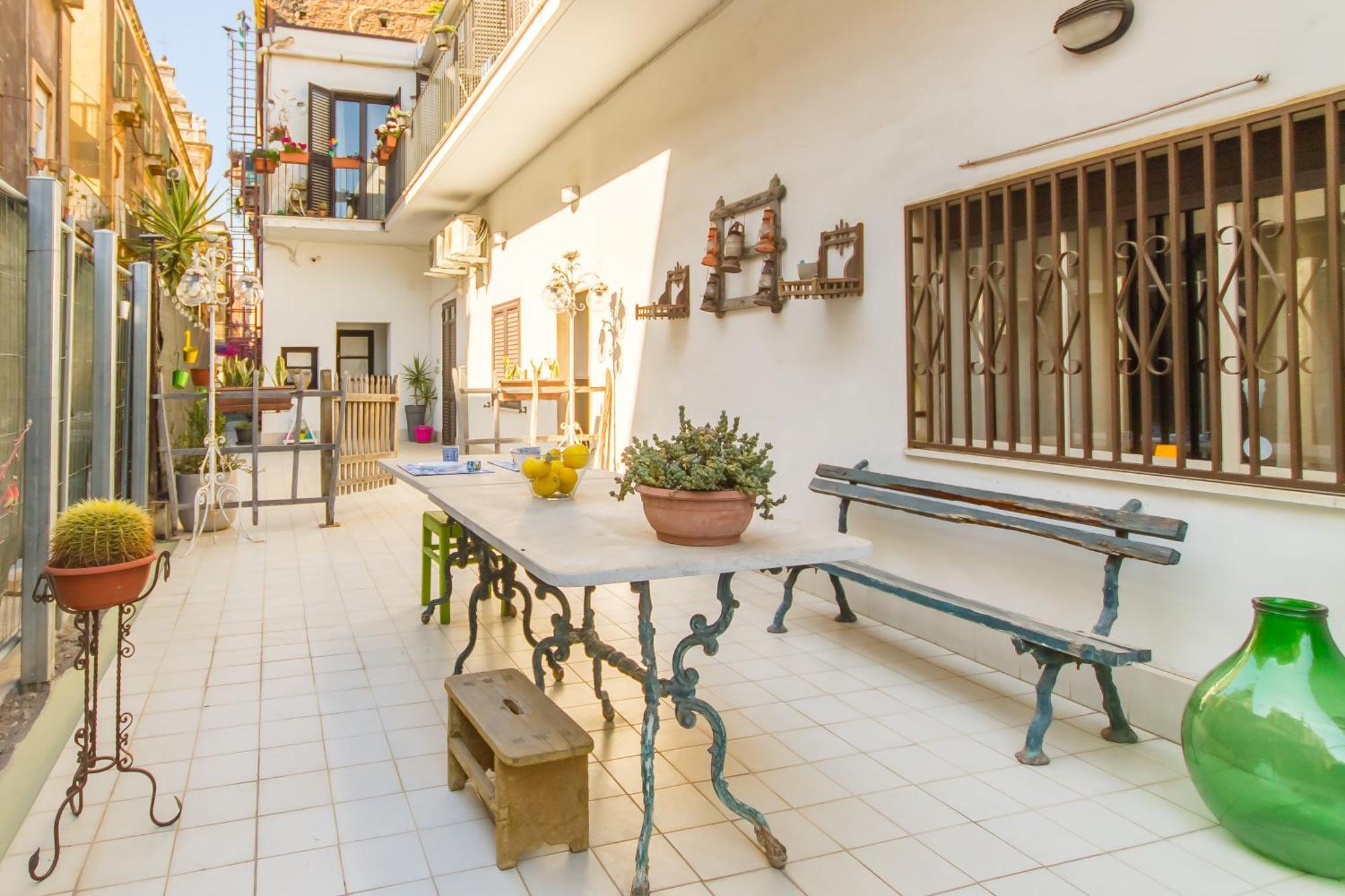 Arte House In The Historical Catania - Happy Rentals Eksteriør bilde
